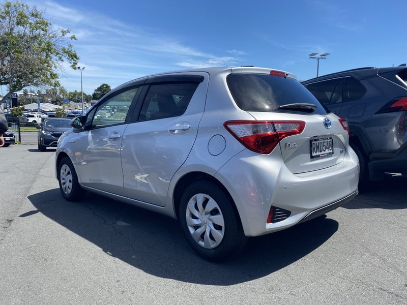2020 Toyota Vitz 1.5 Hybrid Hatch image 4