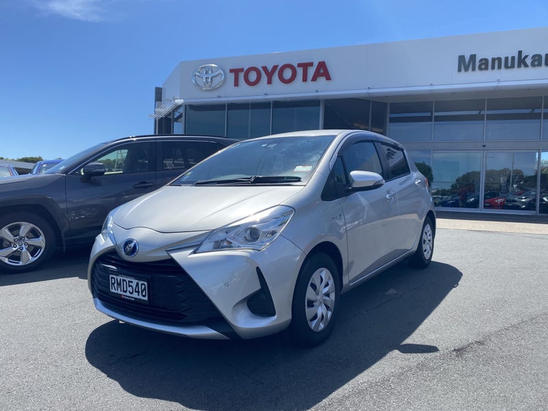 2020 Toyota Vitz 1.5 Hybrid Hatch image 5