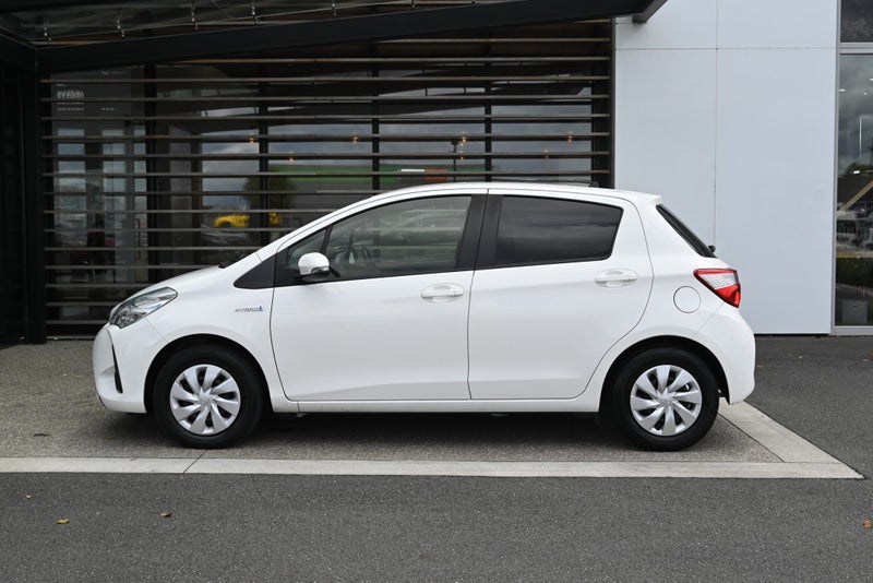 2020 Toyota Vitz 1.5 Petrol Hybrid F FWD Hatchback image 3