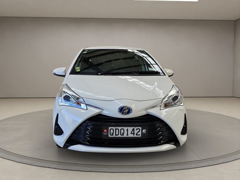 2020 Toyota Vitz 1.5L Hybrid F 2WD Hatchback image 2