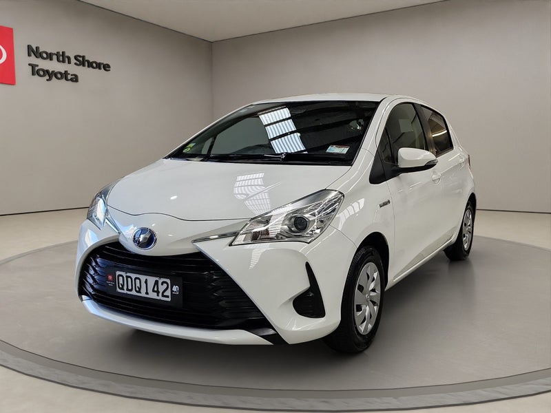 2020 Toyota Vitz 1.5L Hybrid F 2WD Hatchback image 3