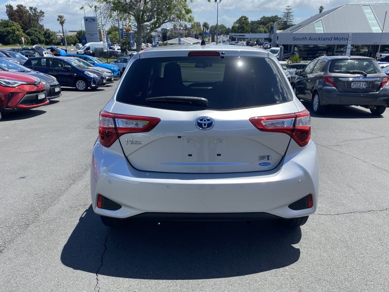 2020 Toyota Vitz 1.5P Hybrid hatch image 3
