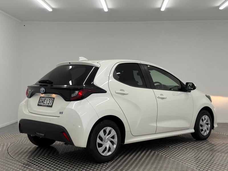 2020 Toyota Yaris 1.5 Hybrid image 3