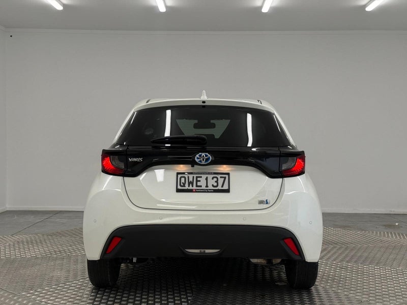 2020 Toyota Yaris 1.5 Hybrid image 4
