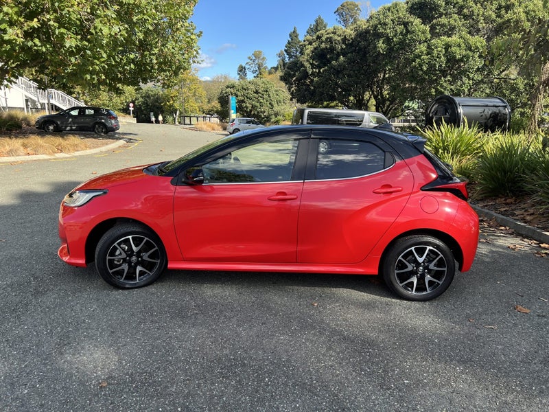 2020 Toyota Yaris 1.5 Hybrid 4WD image 4
