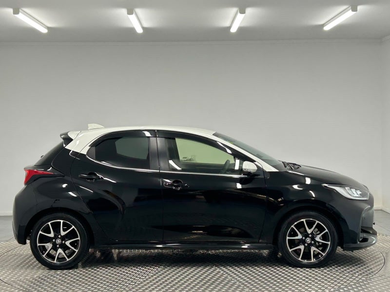 2020 Toyota Yaris 1.5 Hybrid G image 2