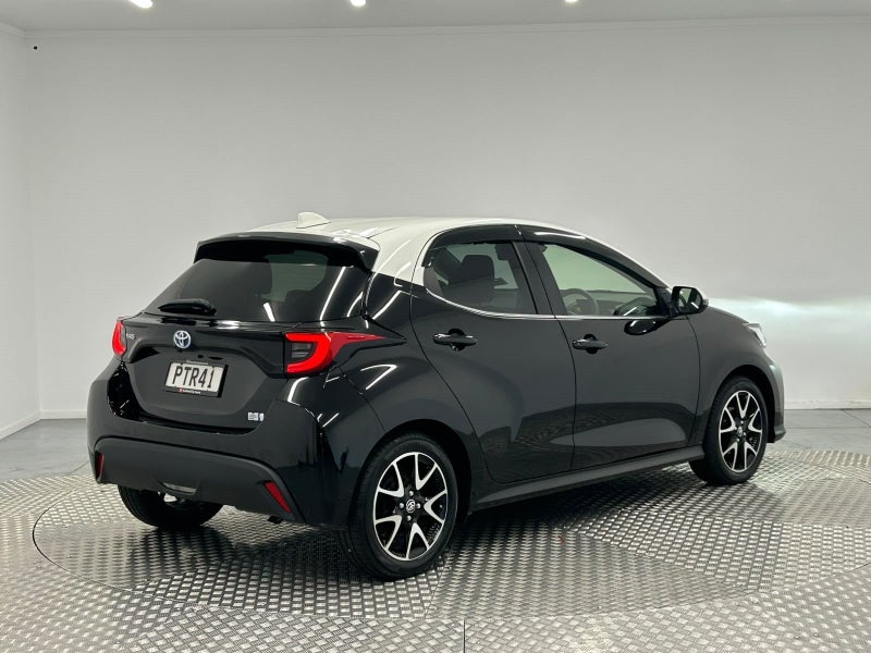 2020 Toyota Yaris 1.5 Hybrid G image 3