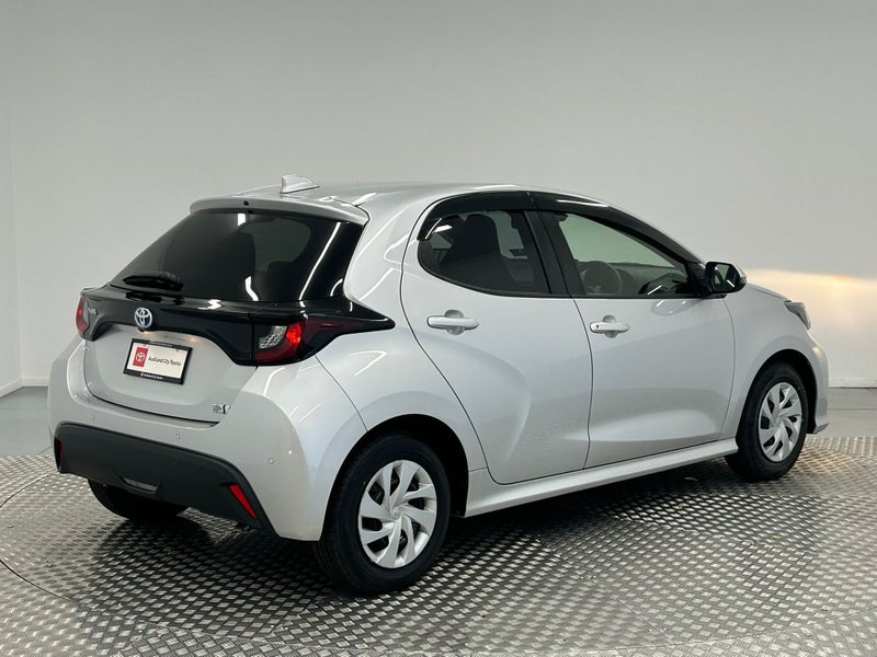 2020 Toyota Yaris 1.5 Hybrid X image 3