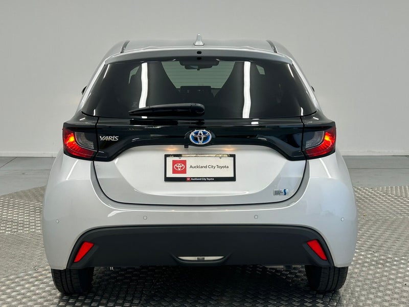 2020 Toyota Yaris 1.5 Hybrid X image 4