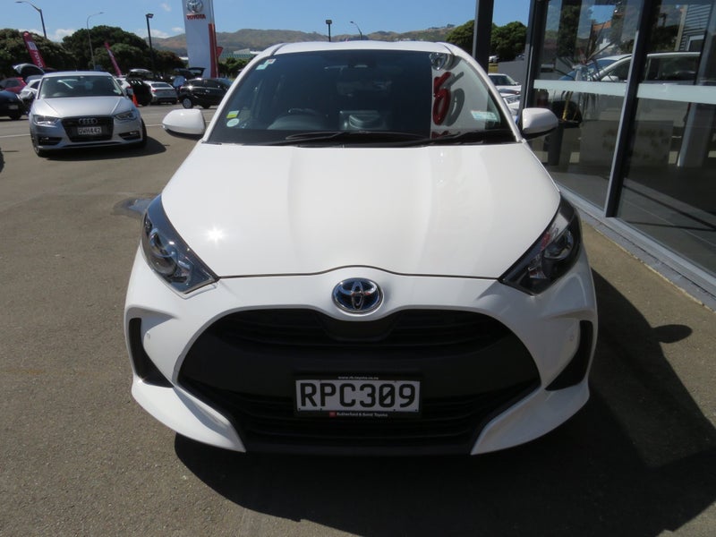 2020 Toyota Yaris 1.5 Hybrid X image 3