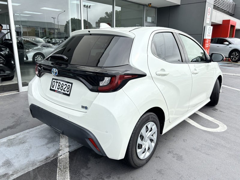 2020 Toyota Yaris 1.5 Hybrid X image 3