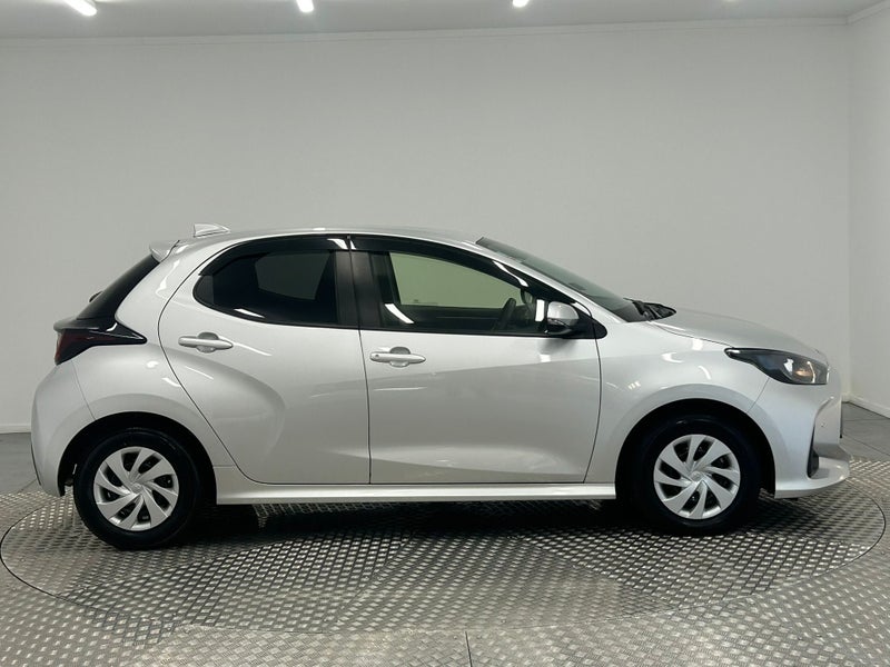 2020 Toyota Yaris 1.5 Hybrid X image 2