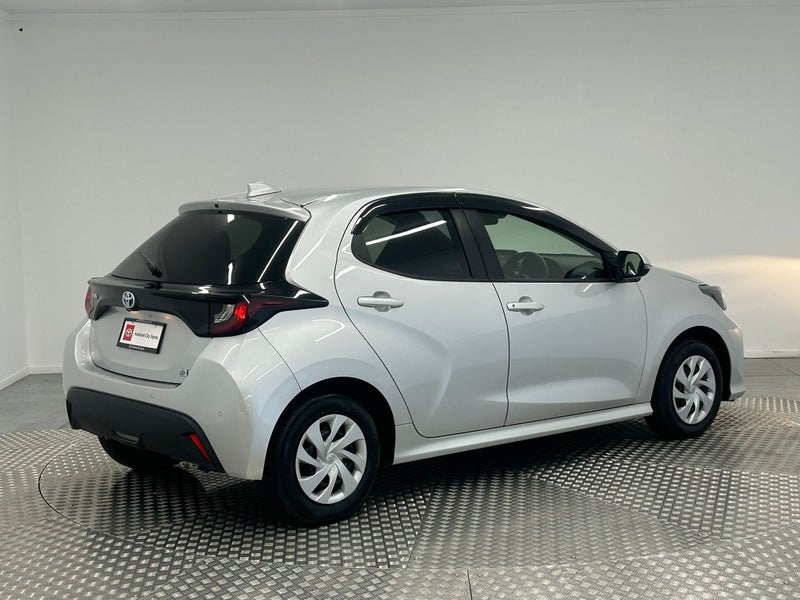 2020 Toyota Yaris 1.5 Hybrid X image 3