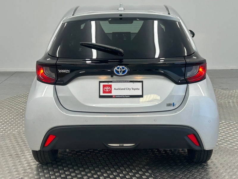 2020 Toyota Yaris 1.5 Hybrid X image 4
