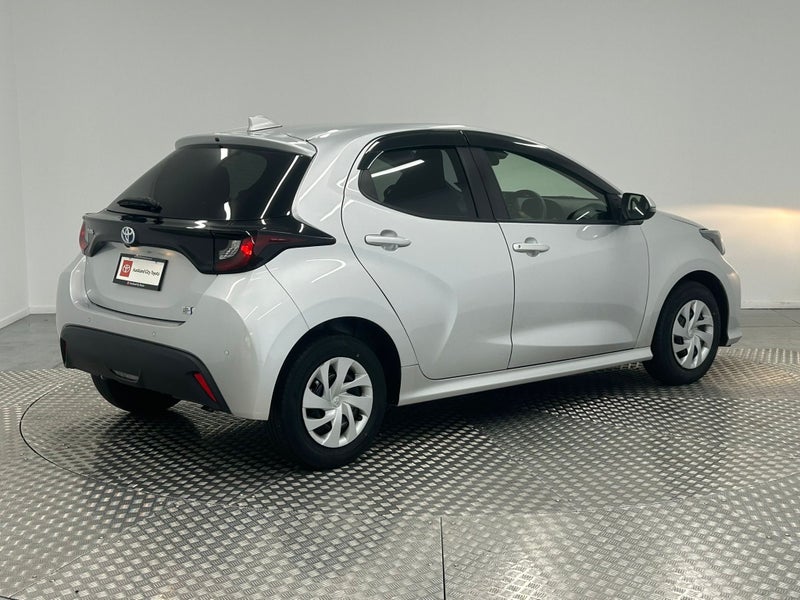 2020 Toyota Yaris 1.5 Hybrid X image 3