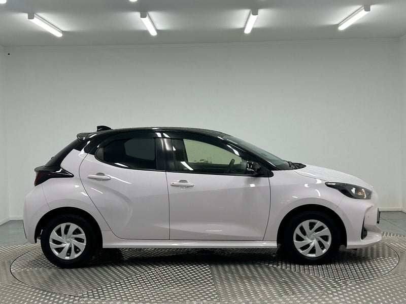 2020 Toyota Yaris 1.5 Hybrid X image 2