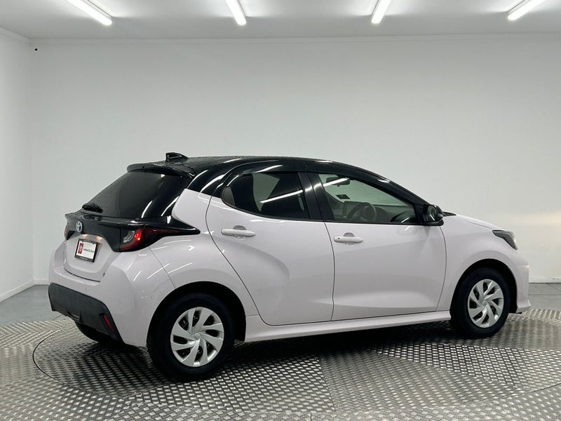 2020 Toyota Yaris 1.5 Hybrid X image 3