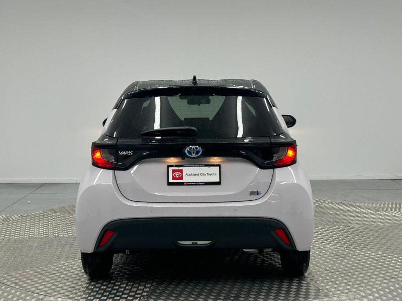 2020 Toyota Yaris 1.5 Hybrid X image 4