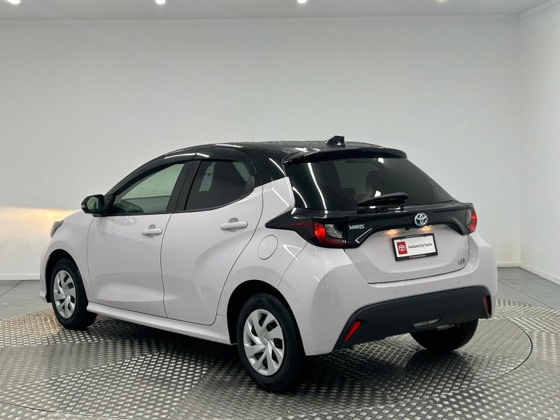 2020 Toyota Yaris 1.5 Hybrid X image 5