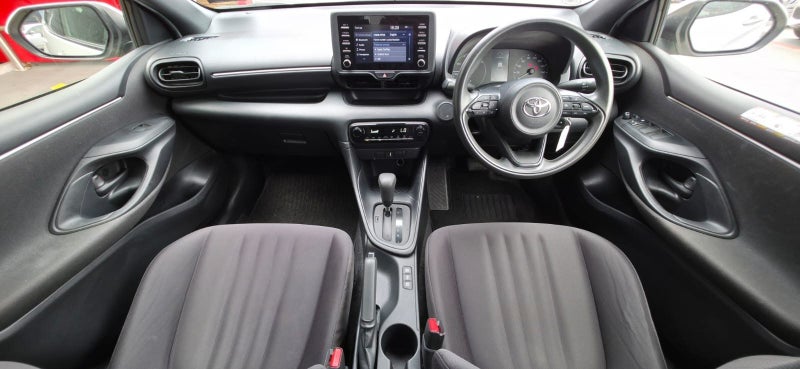 2020 Toyota Yaris 1.5 Hybrid X image 2