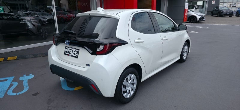 2020 Toyota Yaris 1.5 Hybrid X image 3