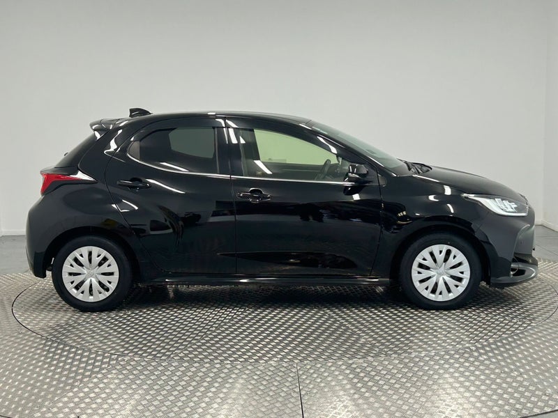 2020 Toyota Yaris 1.5 Hybrid Z image 2