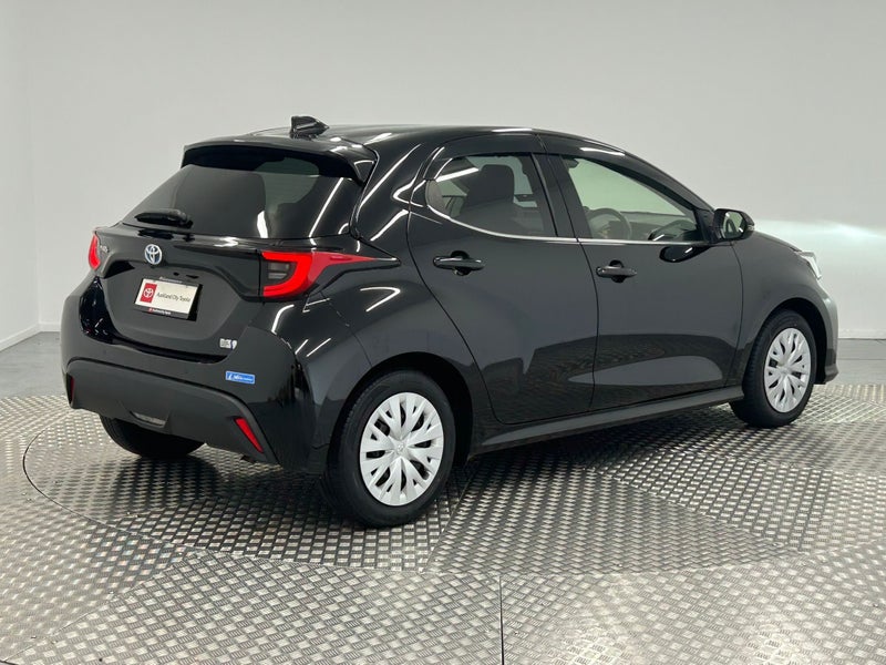 2020 Toyota Yaris 1.5 Hybrid Z image 3