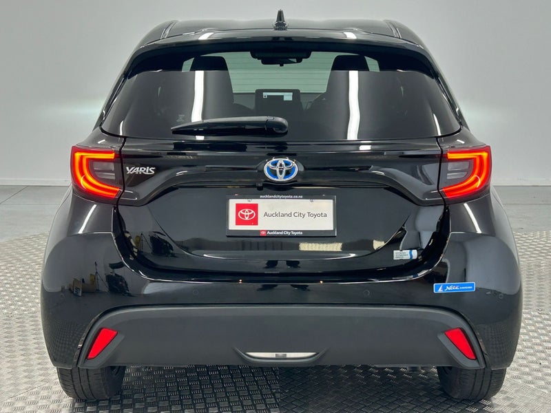 2020 Toyota Yaris 1.5 Hybrid Z image 4