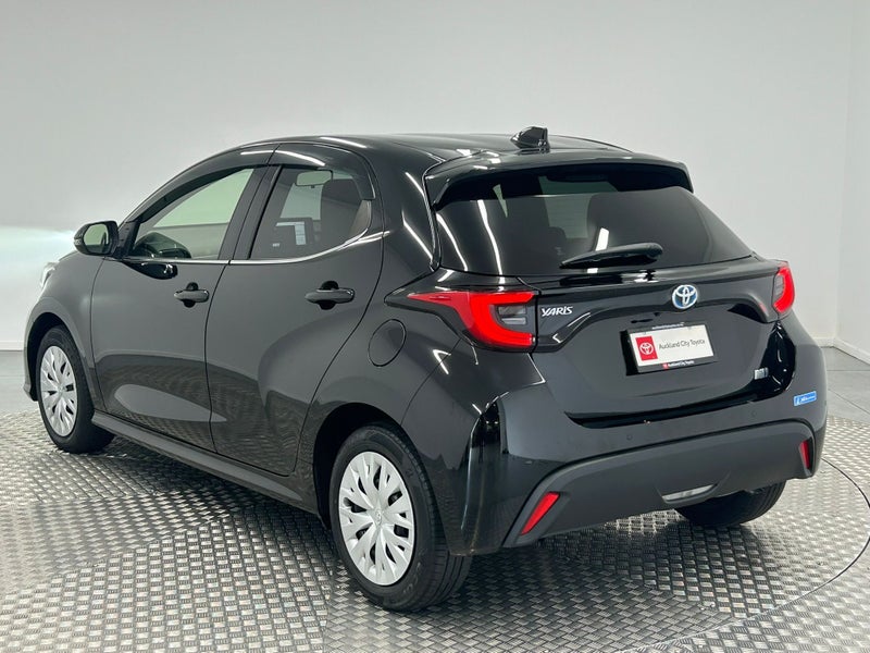 2020 Toyota Yaris 1.5 Hybrid Z image 5