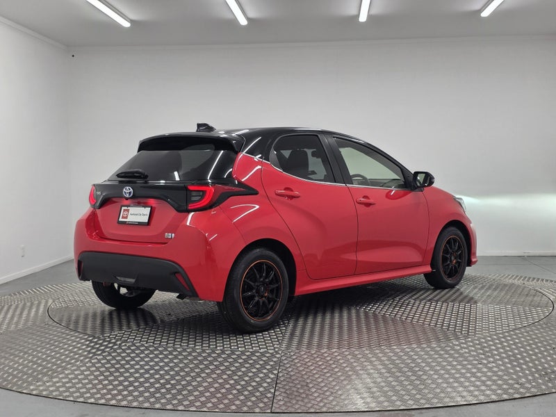 2020 Toyota Yaris 1.5 Hybrid Z image 3