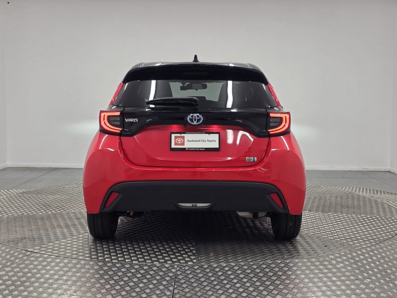 2020 Toyota Yaris 1.5 Hybrid Z image 4