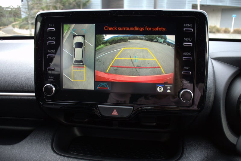 2020 Toyota Yaris 1.5 Hybrid Z image 2