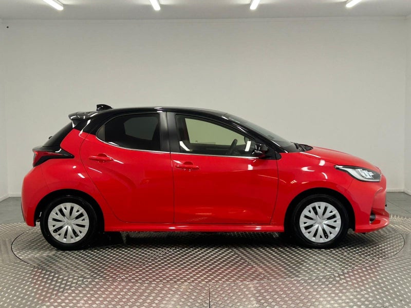 2020 Toyota Yaris 1.5 Hybrid Z image 2