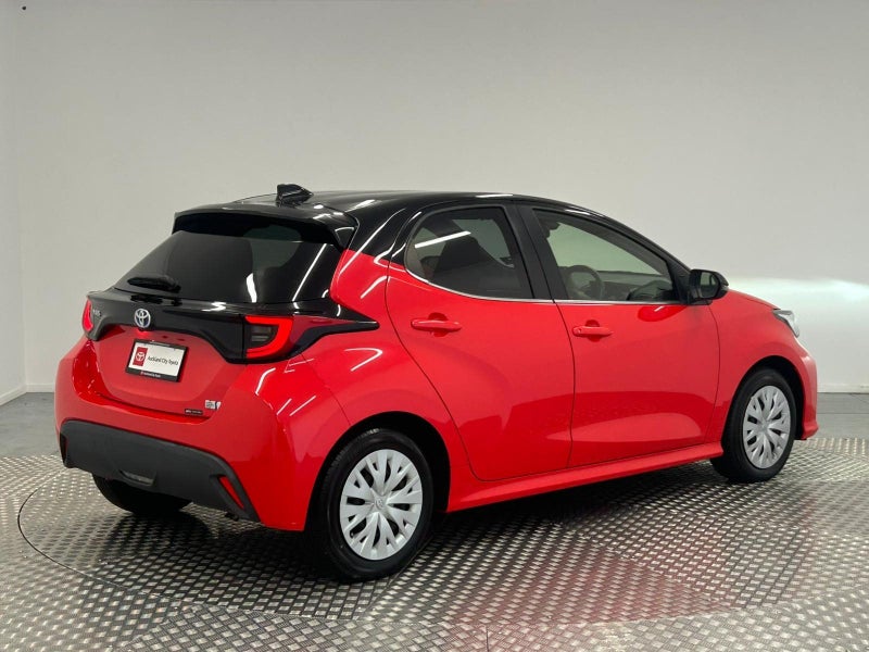 2020 Toyota Yaris 1.5 Hybrid Z image 3
