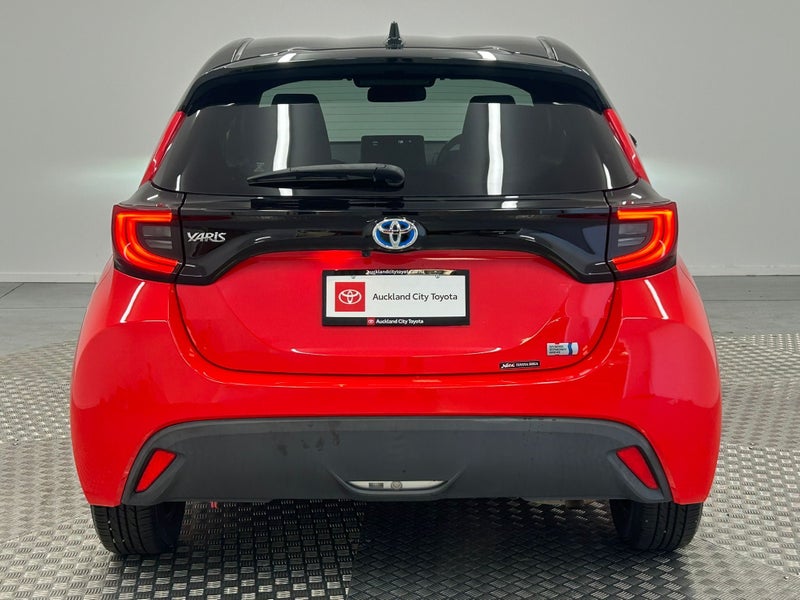 2020 Toyota Yaris 1.5 Hybrid Z image 4
