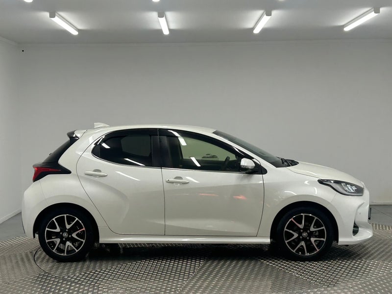 2020 Toyota Yaris 1.5 Hybrid Z image 2