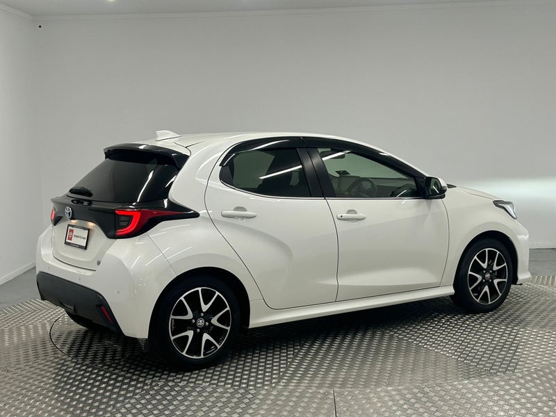 2020 Toyota Yaris 1.5 Hybrid Z image 3