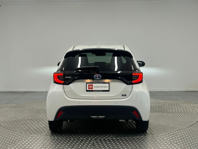 2020 Toyota Yaris 1.5 Hybrid Z image 4