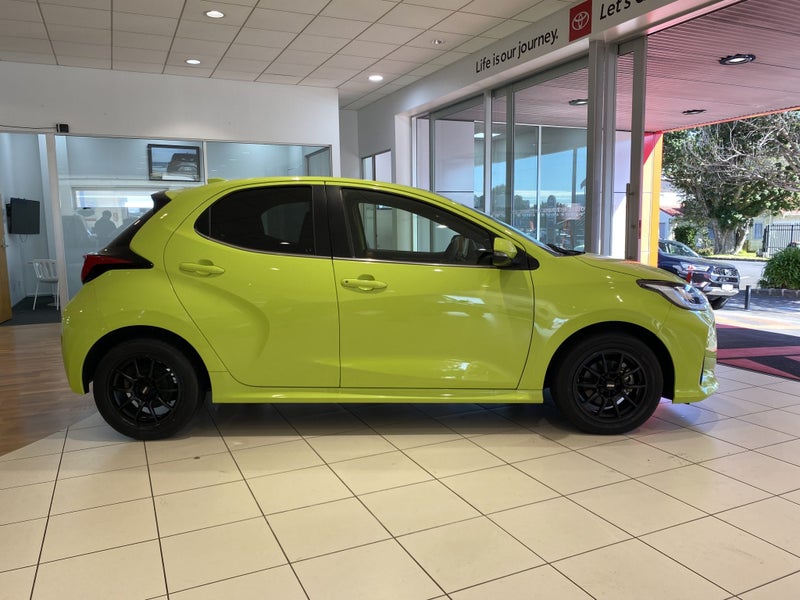 2020 Toyota Yaris 1.5 Hybrid Z 5 Dr Hatch CVT 2... image 2