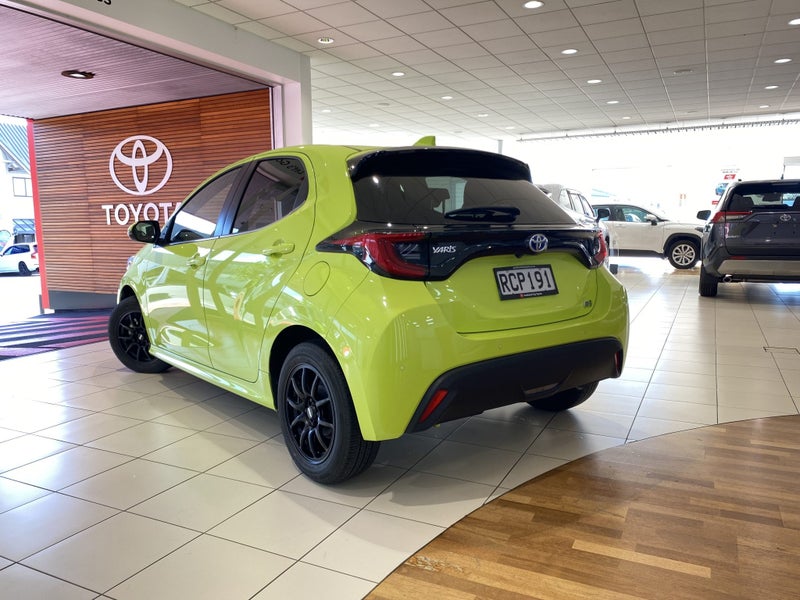 2020 Toyota Yaris 1.5 Hybrid Z 5 Dr Hatch CVT 2... image 3