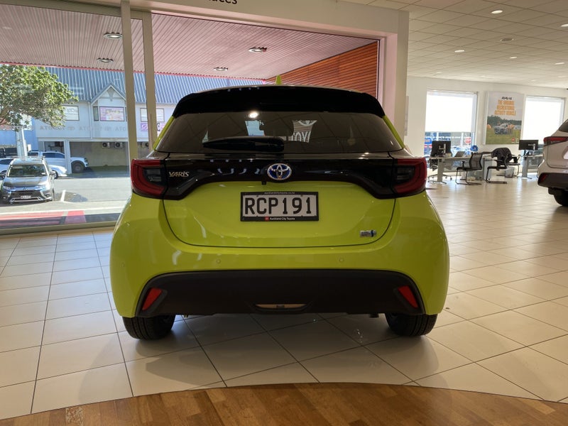 2020 Toyota Yaris 1.5 Hybrid Z 5 Dr Hatch CVT 2... image 5