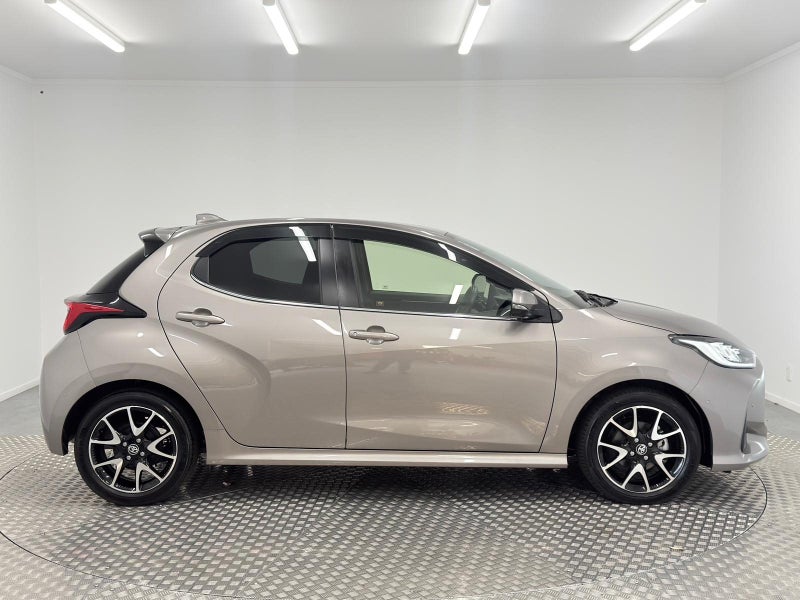 2020 Toyota Yaris 1.5 Hybrid Z image 2