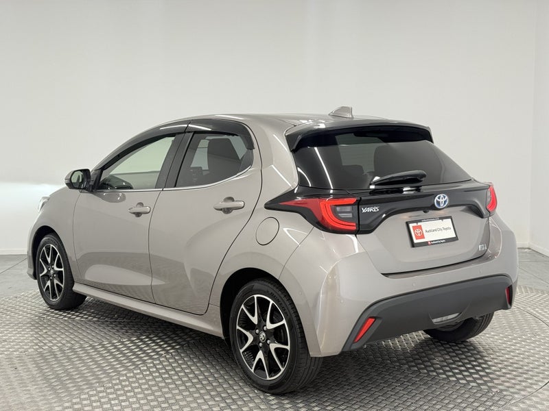 2020 Toyota Yaris 1.5 Hybrid Z image 5