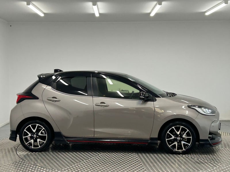 2020 Toyota Yaris 1.5 Hybrid Z image 2