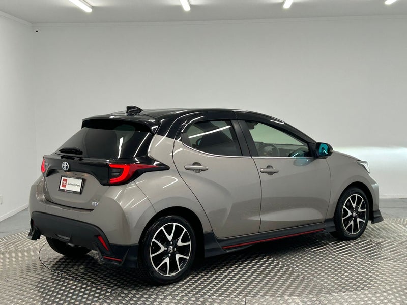 2020 Toyota Yaris 1.5 Hybrid Z image 3