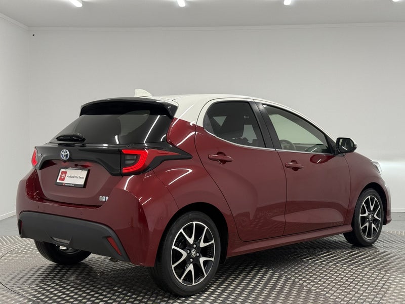 2020 Toyota Yaris 1.5 Hybrid Z image 3