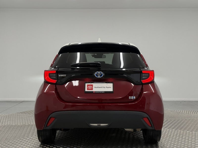 2020 Toyota Yaris 1.5 Hybrid Z image 4