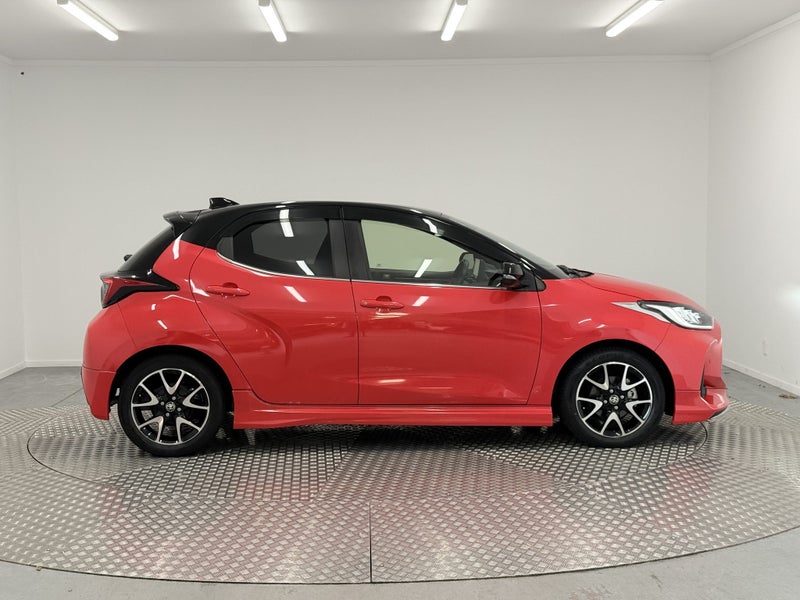 2020 Toyota Yaris 1.5 Hybrid Z image 2