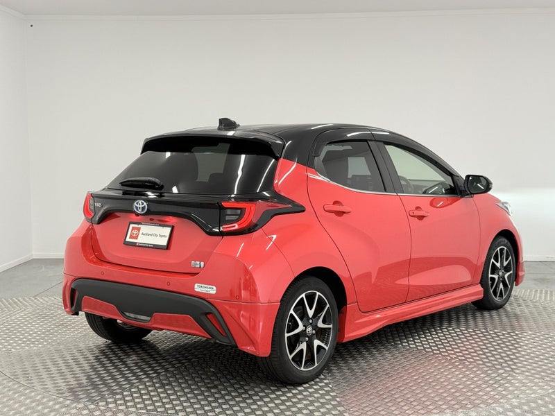 2020 Toyota Yaris 1.5 Hybrid Z image 3
