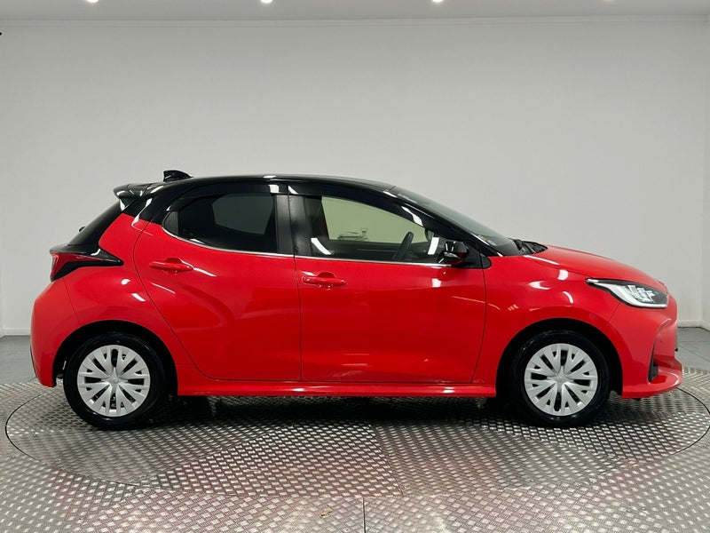 2020 Toyota Yaris 1.5 Hybrid Z image 2